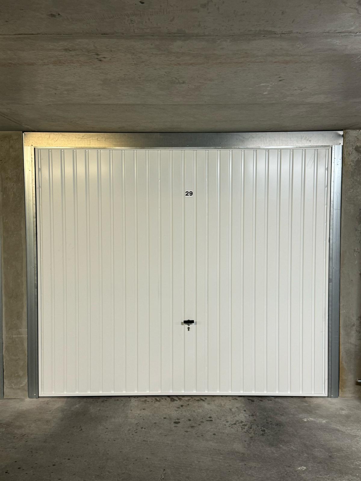 Motorisation et réglage d'une porte de garage à Lyon